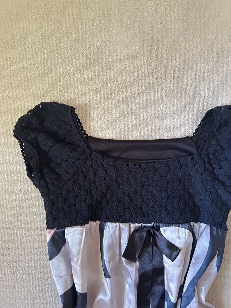 Retro Silk wrap top (Category: Blouses) located in Quezon City. Submitted by y2klar (Listing ID 1461996039, Image 2). Description: Black Blouse Silk top Medium 10/10 Condition no flaws..