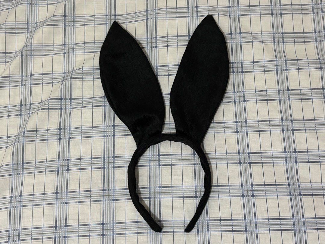 Black Bunny Ears Headband (Category: Hair Accessories) located in Subic. Submitted by kai000. (Listing ID 1461947764, Image 1). Description: - Cute black bunny ears headband - Ideal for parties, costumes, and dress-up - Soft ears that stand up well - Comfortable headband for easy wear - Easily styles with any outfit 📩Message if you have any questions 💲Gcash 🚚J&T 📌Olongapo, Zambales 👍Price is negotiable .