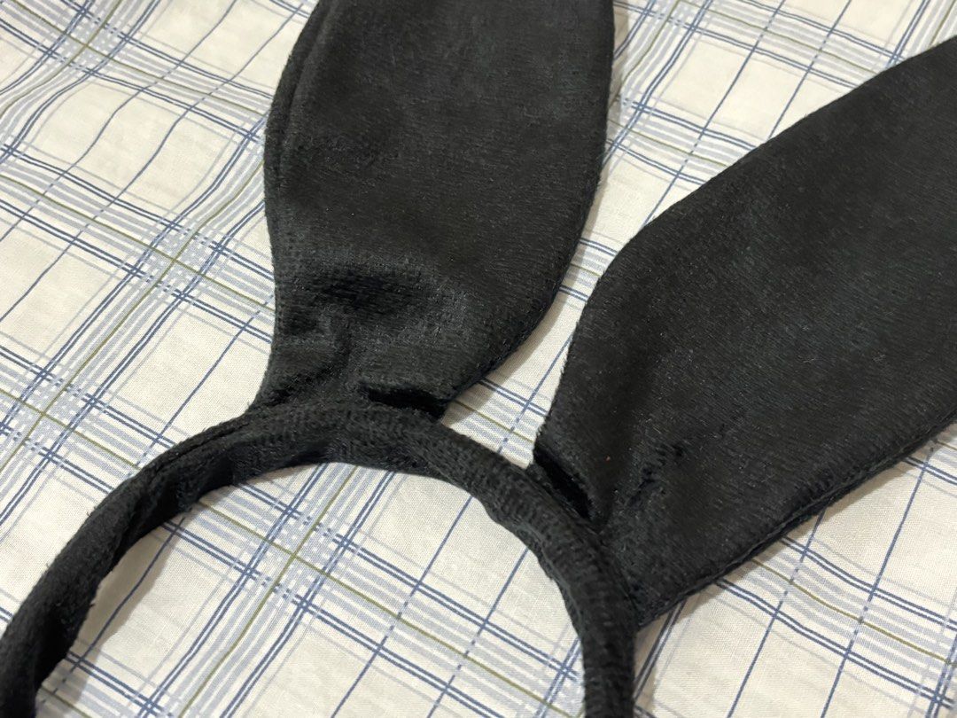 Black Bunny Ears Headband (Category: Hair Accessories) located in Subic. Submitted by kai000. (Listing ID 1461947764, Image 2). Description: - Cute black bunny ears headband - Ideal for parties, costumes, and dress-up - Soft ears that stand up well - Comfortable headband for easy wear - Easily styles with any outfit 📩Message if you have any questions 💲Gcash 🚚J&T 📌Olongapo, Zambales 👍Price is negotiable .