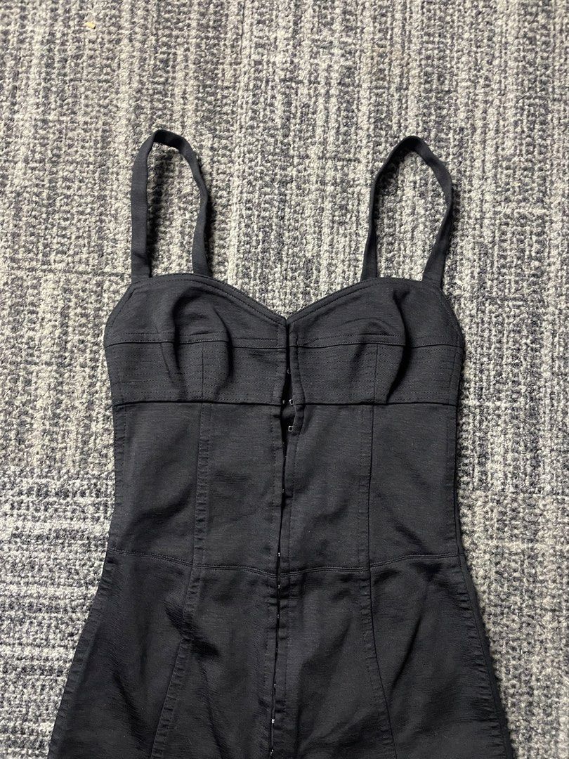 Black Corset Bodysuit with Hook and Eye Closure (Category: Undergarments & Loungewear) located in Taguig. Submitted by highlows (Listing ID 1461957207, Image 2). Description: size xs 11.5x24 flaw makikita sa last pic but still good condition 9/10.