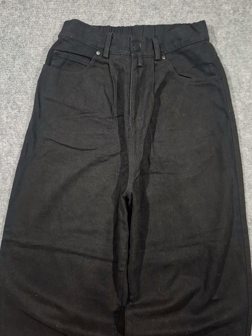 Black Denim Baggy Jeans (Category: Jeans) located in Las Pinas. Submitted by nevergetsold.ph (Listing ID 1461862128, Image 3). Description: Black Denim Baggy Dimentions (inches) Waist: 29 Length: 42 Thigh: 14 Leg Opening: 10 Issues: none.