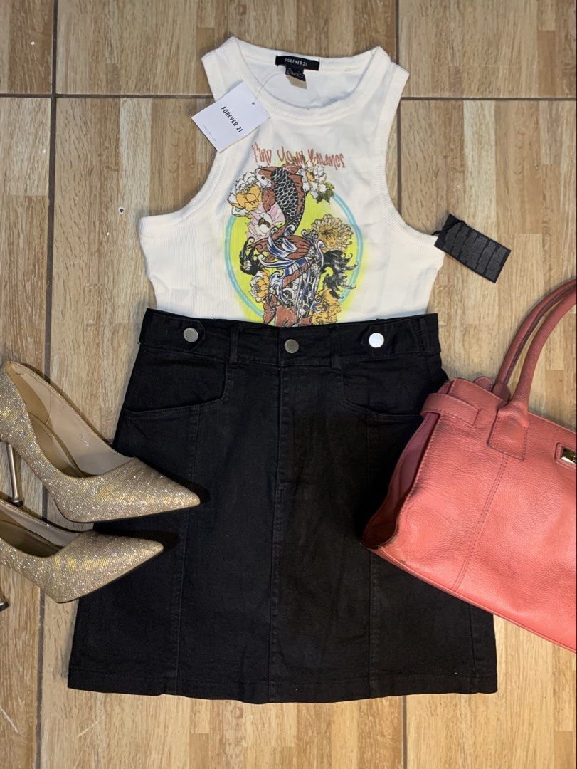 Black Denim Palda Short Skirt (Category: Skirts) located in Quezon City. Submitted by ronavillezar (Listing ID 1461923722, Image 1). Description: - Black denim skirt - Fits waist size 26-27 - Ideal for casual wear - Versatile: pairs easily with any top.