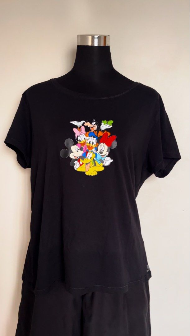 Black Disney Characters Graphic T-shirt (Category: Shirts) located in Santa Rosa. Submitted by totgaaaaa (Listing ID 1461863043, Image 1). Description: - Classic black t-shirt featuring a fun graphic of Mickey Mouse, Minnie Mouse, Donald Duck, Daisy Duck, Goofy, and Pluto. - Short sleeves and a comfortable crew neck design. - Ideal for any Disney enthusiast. - Perfect for everyday casual wear..
