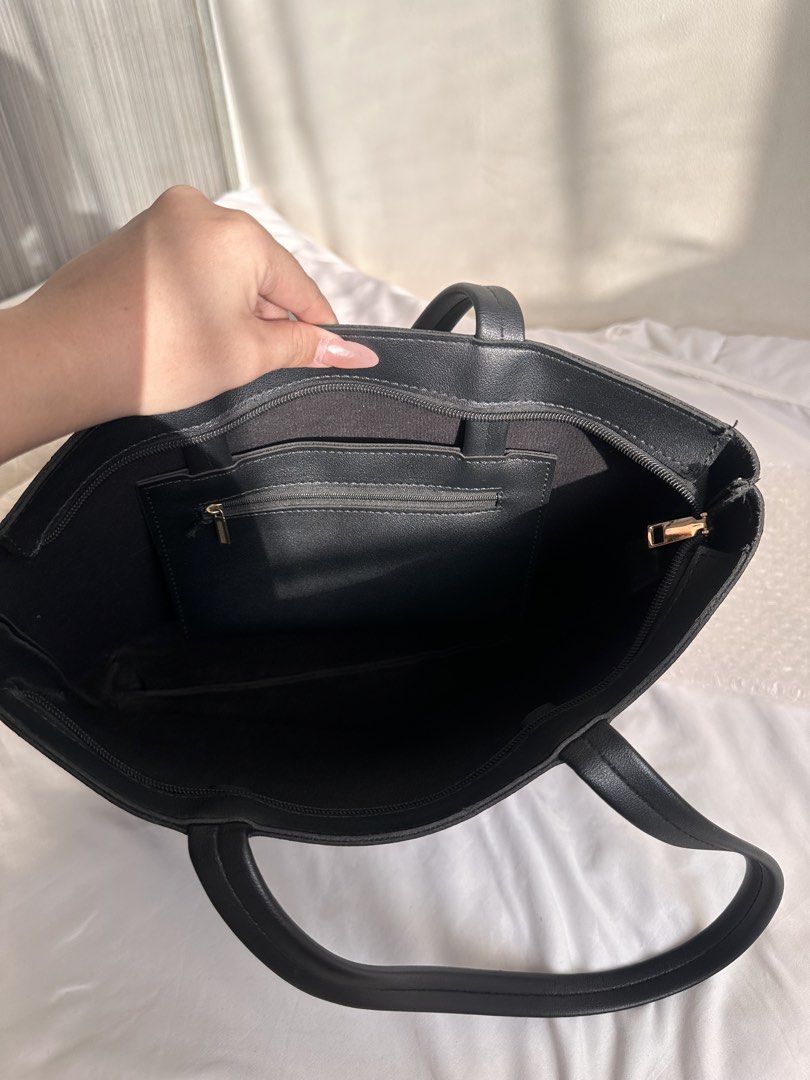 Black Faux Leather Tote Bag (Category: Tote Bags) located in Manila. Submitted by kaisrmnt (Listing ID 1461889685, Image 3). Description: issues: slight unnoticeable discoloration spots rfs: decluttering loc: manila.