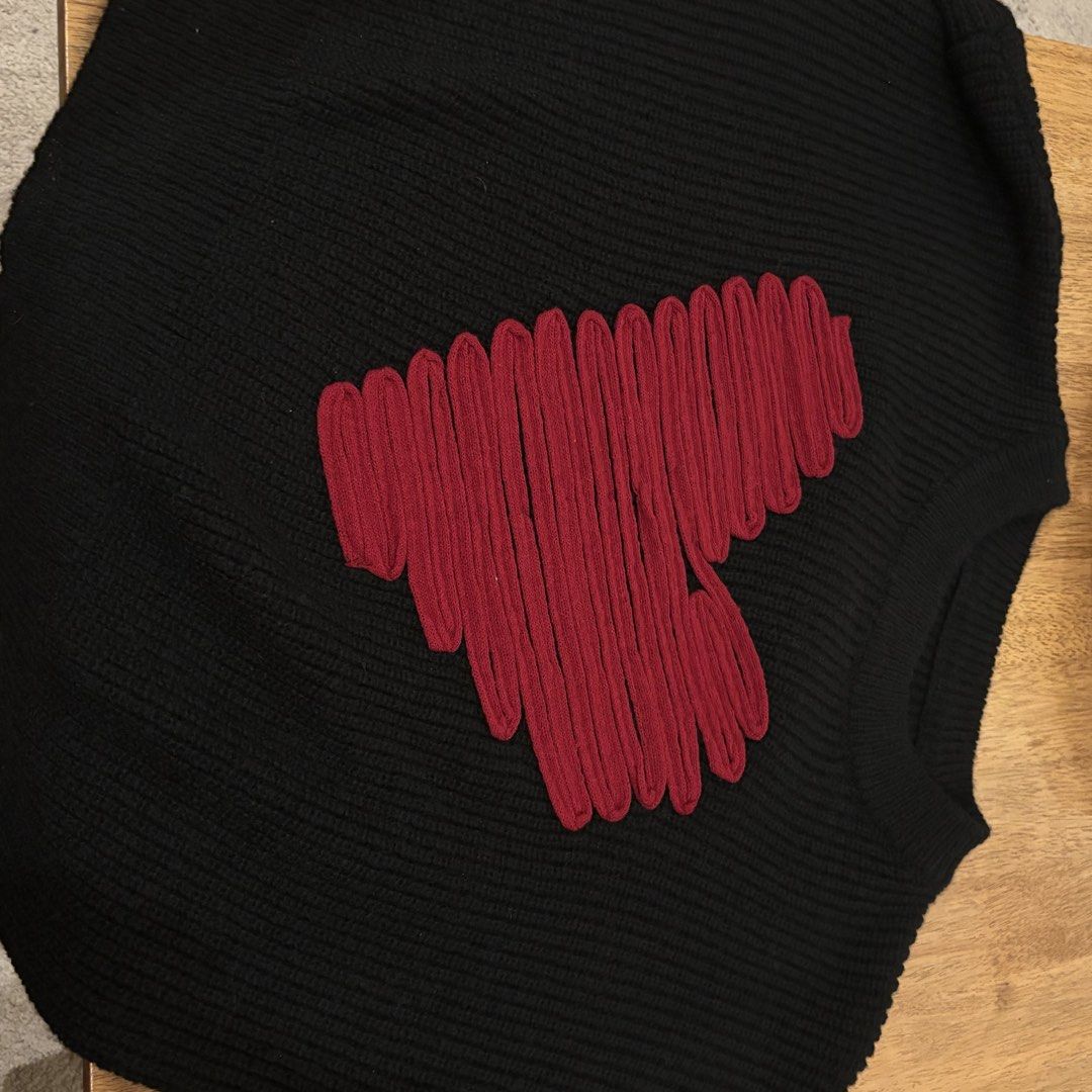 Black heart knit longsleeve (Category: Longsleeves) located in Marikina City. Submitted by holymollyz (Listing ID 1461982573, Image 3). Description: Fits up to semi xl frame.