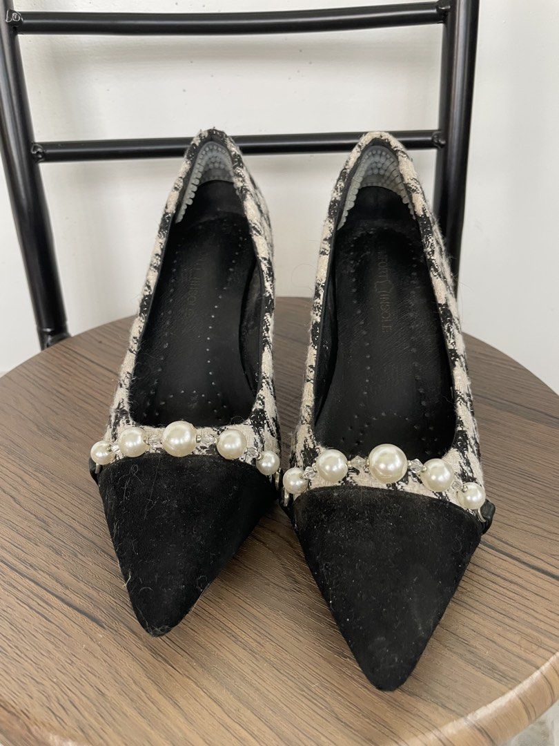Black heels (Category: Heels) located in Manila. Submitted by zelestaire.10 (Listing ID 1461948458, Image 3). Description: .