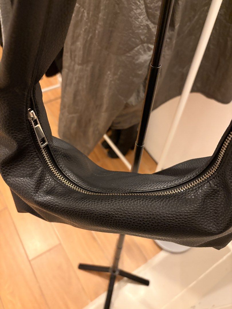 Black Leather Hobo Bag (Category: Shoulder Bags) located in Mandaluyong City. Submitted by boopiefinds (Listing ID 1461981163, Image 2). Description: Aztrid but no brand nams/tags.