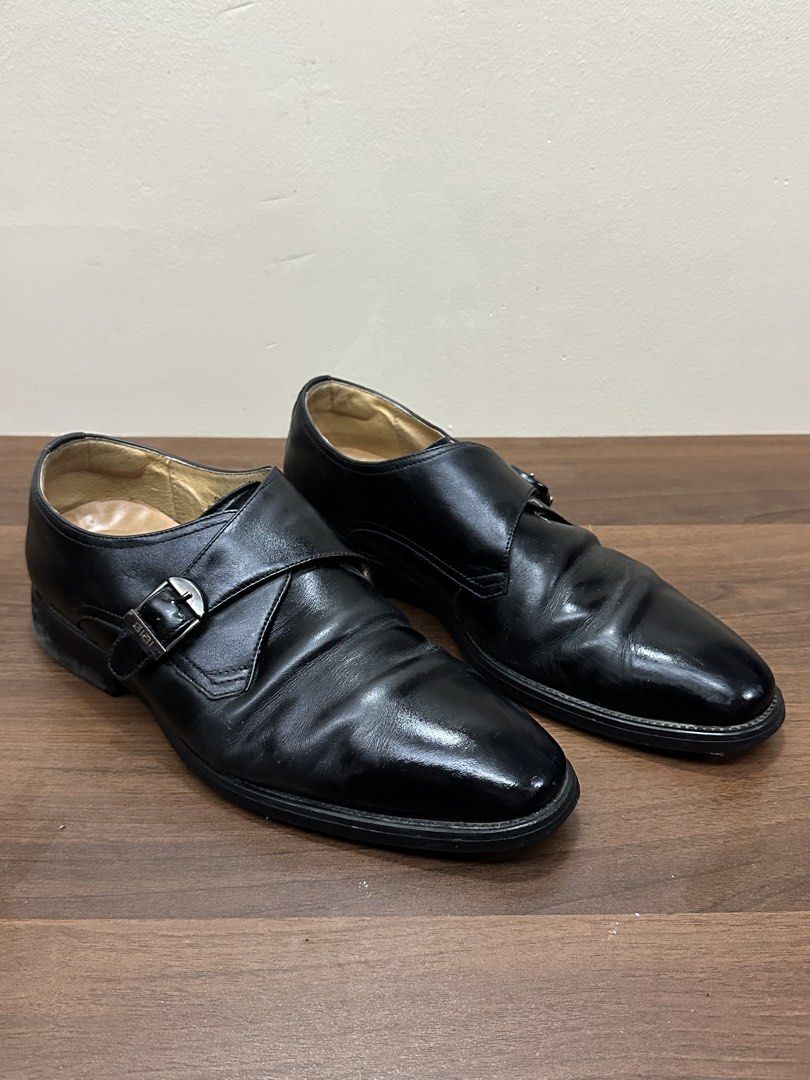 Black Leather Shoes (Category: Dress Shoes) located in Manila. Submitted by itsaladean (Listing ID 1461991030, Image 1). Description: Classic black leather shoes. Perfect for formal or smart casual wear. US 8 USED.