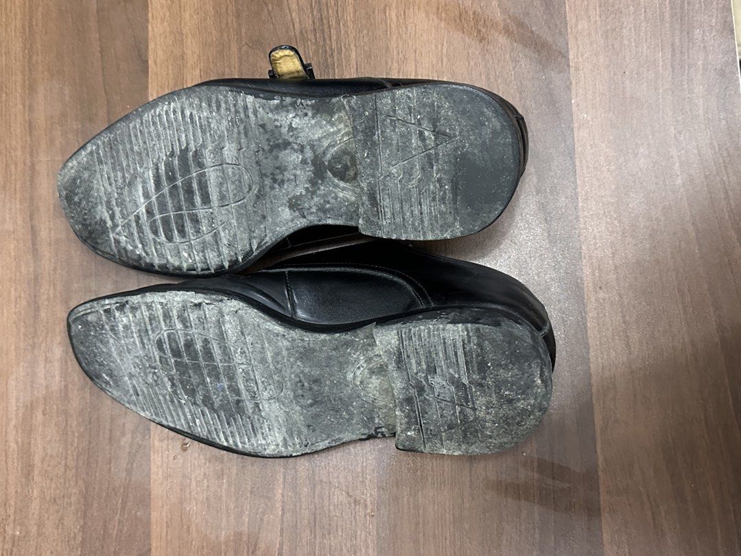 Black Leather Shoes (Category: Dress Shoes) located in Manila. Submitted by itsaladean (Listing ID 1461991030, Image 3). Description: Classic black leather shoes. Perfect for formal or smart casual wear. US 8 USED.