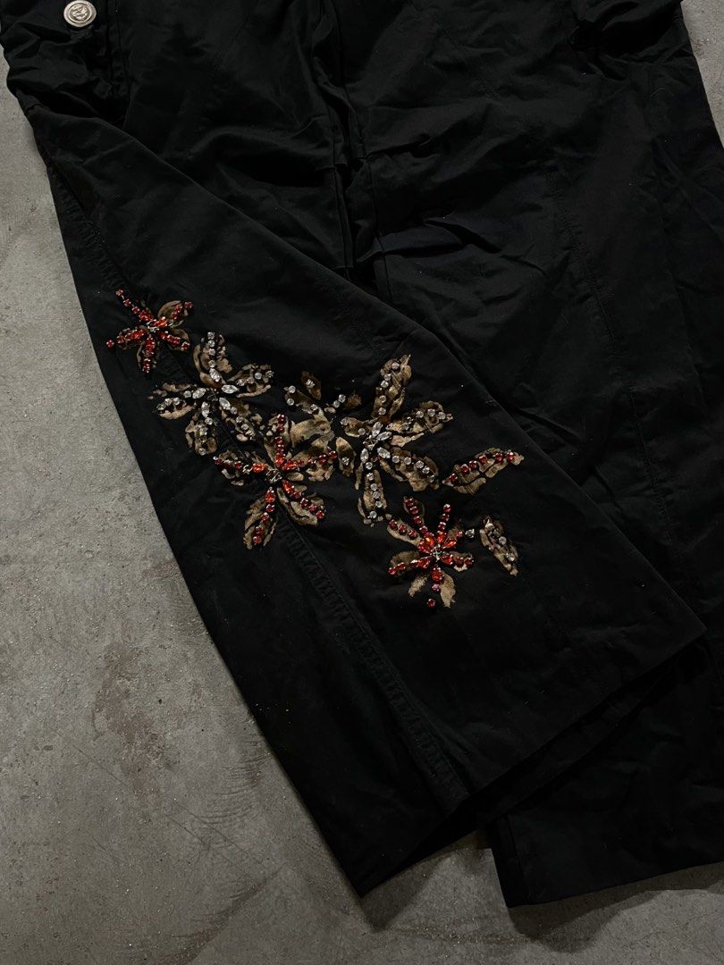 Black Low Rise Cargo Pants with Beaded Floral Embellishment (Category: Other Bottoms) located in Mabalacat. Submitted by bettybey (Listing ID 1461829607, Image 3). Description: Black low rise cargo pants ˚꩜｡ waist: 30 ˚꩜｡ length: 36.5 ˚꩜｡ rise: 8 ˚꩜｡ leg opening: 10 ˚꩜｡ condi: 9/10.
