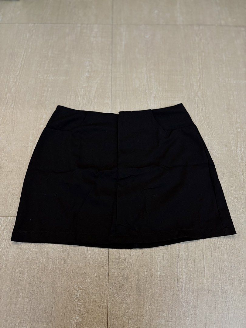 Black Mini Skirt (Category: Skirts) located in Manila. Submitted by amityclutter (Listing ID 1461911227, Image 1). Description: - Classic black mini skirt with pockets - Simple and versatile design - Perfect for dressing up or down.