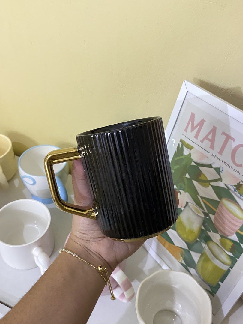 BLACK MUG (Category: Coffee & Tea Tableware) located in Dasmarinas. Submitted by hannah.oakph (Listing ID 1461839512, Image 2). Description: .