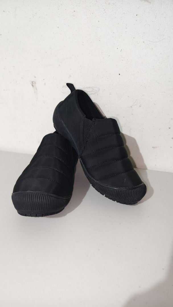 Black Padded Slip-On Shoes (Category: Flats & Sandals) located in Baguio. Submitted by je_ver_lyn16 (Listing ID 1462022483, Image 1). Description: - Comfortable black slip-on design - Padded for extra warmth - Easy to wear, just slide on - Soles with good grip - Ideal for casual outings or lounging - Water resistant.
