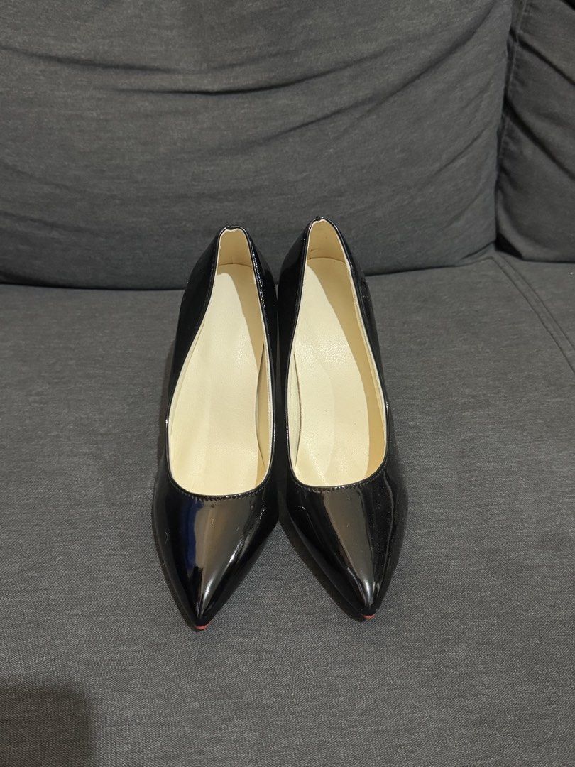 Black Patent Leather Pointed Toe Stiletto Heels (Category: Heels) located in Manila. Submitted by jess_decluttersz (Listing ID 1461931118, Image 2). Description: Classic black patent leather heels. Elegant pointed toe design with red sole detail. Versatile for work or a night out. EU: 34 based on the sole. Upon measuring from the tip or toebox, it is 22.5-23 cm. Never used!! .