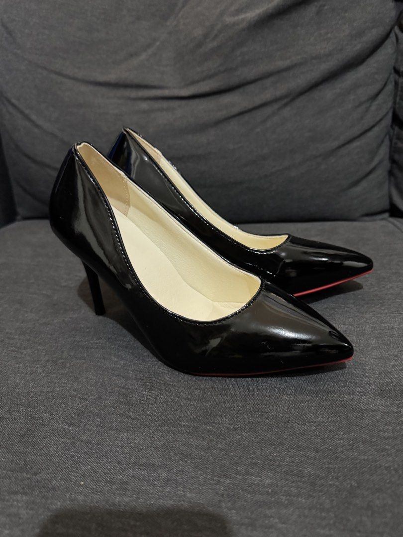 Black Patent Leather Pointed Toe Stiletto Heels (Category: Heels) located in Manila. Submitted by jess_decluttersz (Listing ID 1461931118, Image 3). Description: Classic black patent leather heels. Elegant pointed toe design with red sole detail. Versatile for work or a night out. EU: 34 based on the sole. Upon measuring from the tip or toebox, it is 22.5-23 cm. Never used!! .