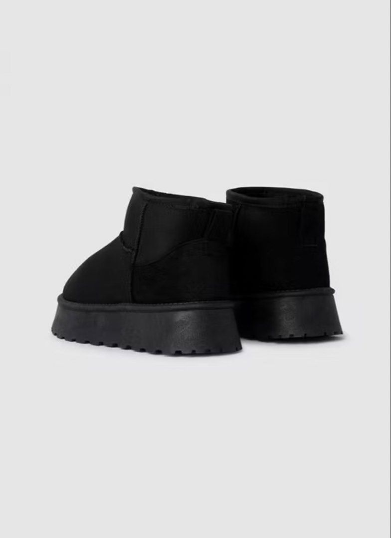 Black Platform Ugg-Style Boots (Category: Boots) located in Manila. Submitted by eunicemarzan (Listing ID 1461808423, Image 2). Description: Size: US7 / 24cm Used once in japan Good as new For winter/ski resorts.