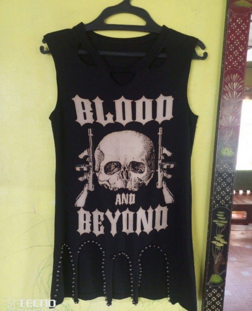 Black Skull Sleeveless top Size: Medium (Category: Sleeveless) located in Navotas City. Submitted by vanilla_sandalwood (Listing ID 1461809625, Image 3). Description: -No Brand -Size: Medium -Like New -Gooc condition -Black Skull Sleeveless.