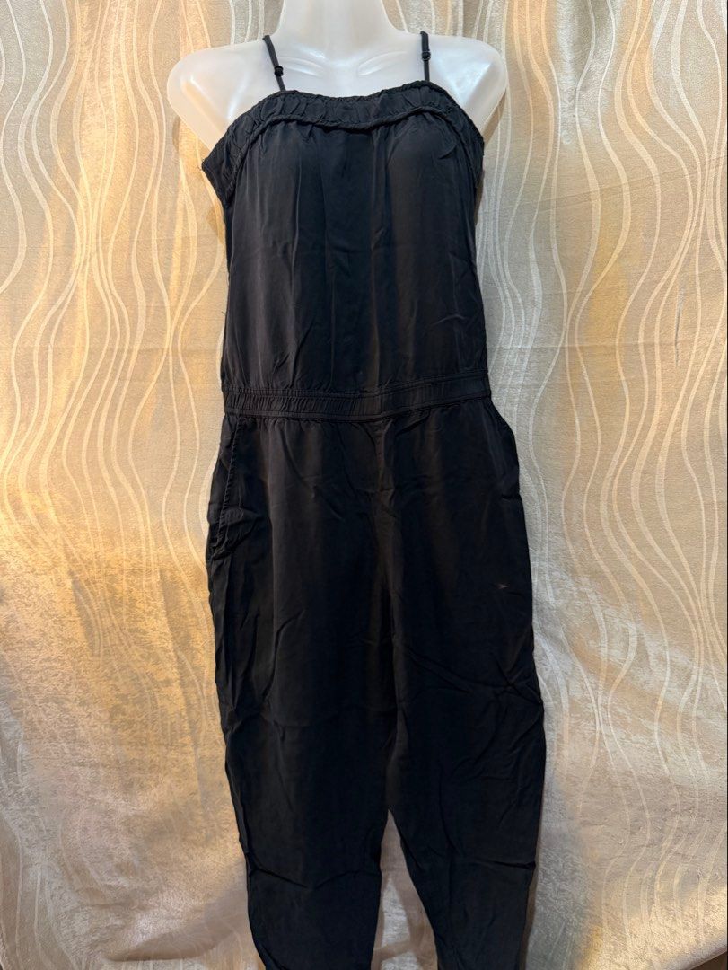 Black Spaghetti Strap Ruffle Neckline Romper / Cami Jumpsuit (Category: Rompers) located in Caloocan City. Submitted by lovedbyzee (Listing ID 1461877694, Image 3). Description: ୨୧ Perfect for casual and cozy days! ₊˚⊹♡ →Bust: 28 - 36 inches ₊˚⊹♡ →Waist: 27 - 36 inches ₊˚⊹♡ →Length: 46 inches ୨୧ 𝑳𝒐𝒄𝒂𝒕𝒊𝒐𝒏: North Caloocan ୨୧ 𝑫𝒆𝒍𝒊𝒗𝒆𝒓𝒚: J&T / Lalamove ୨୧ 𝑷𝒂𝒚𝒎𝒆𝒏𝒕: Maribank / QR Ph ⁠#romper #jumpsuit #blackromper #camisette #summ