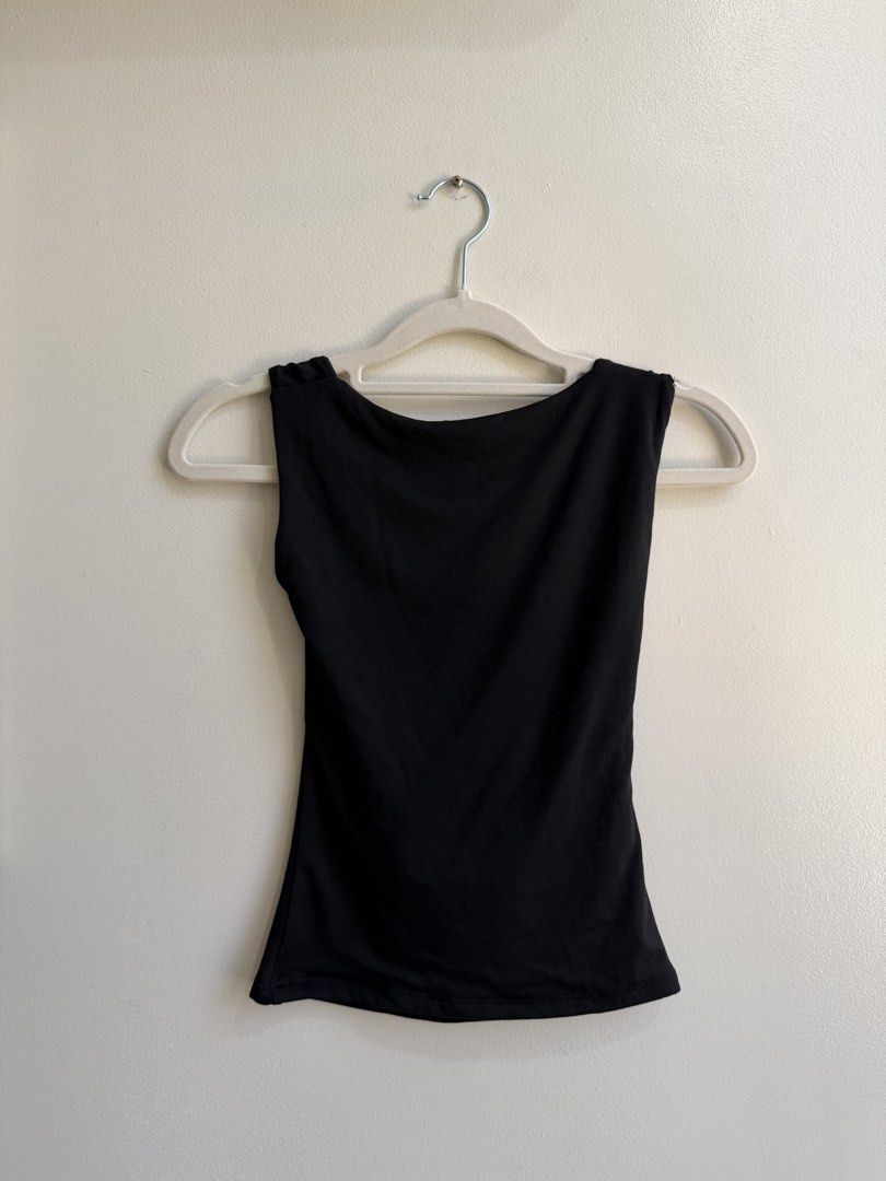 Black Sweetheart Neck Basic Top (Category: Sleeveless) located in Makati City. Submitted by andy0019 (Listing ID 1461799569, Image 2). Description: .