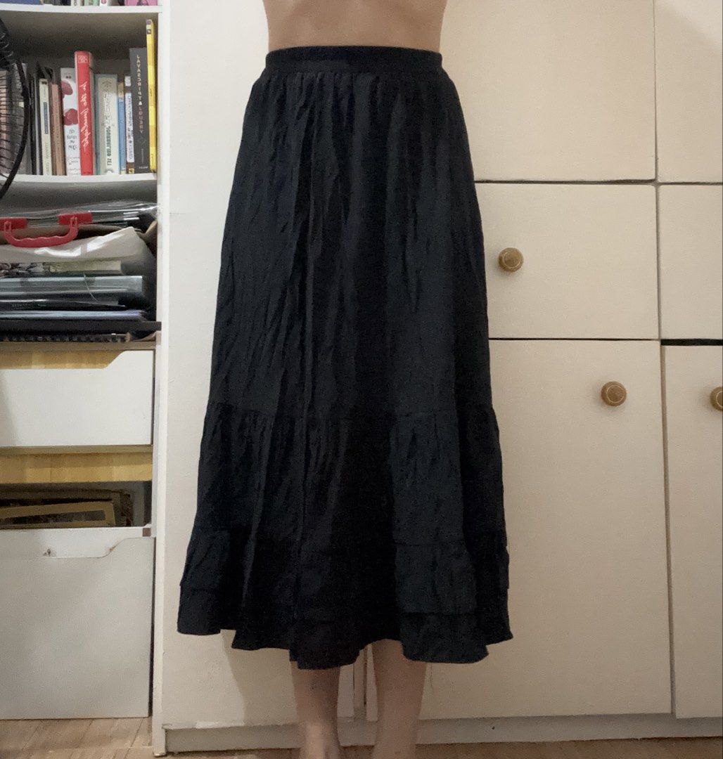 Black Tiered Ruffle Midi Skirt (Category: Skirts) located in Subic. Submitted by kai000. (Listing ID 1461965063, Image 3). Description: - Black midi skirt - Tiered ruffle hem - Comfortable elastic waistband - Crinkled fabric texture - Versatile for casual outfits 📩Message if you have any questions 💲Gcash 🚚J&T 📌Olongapo, Zambales 👍Price is negotiable .