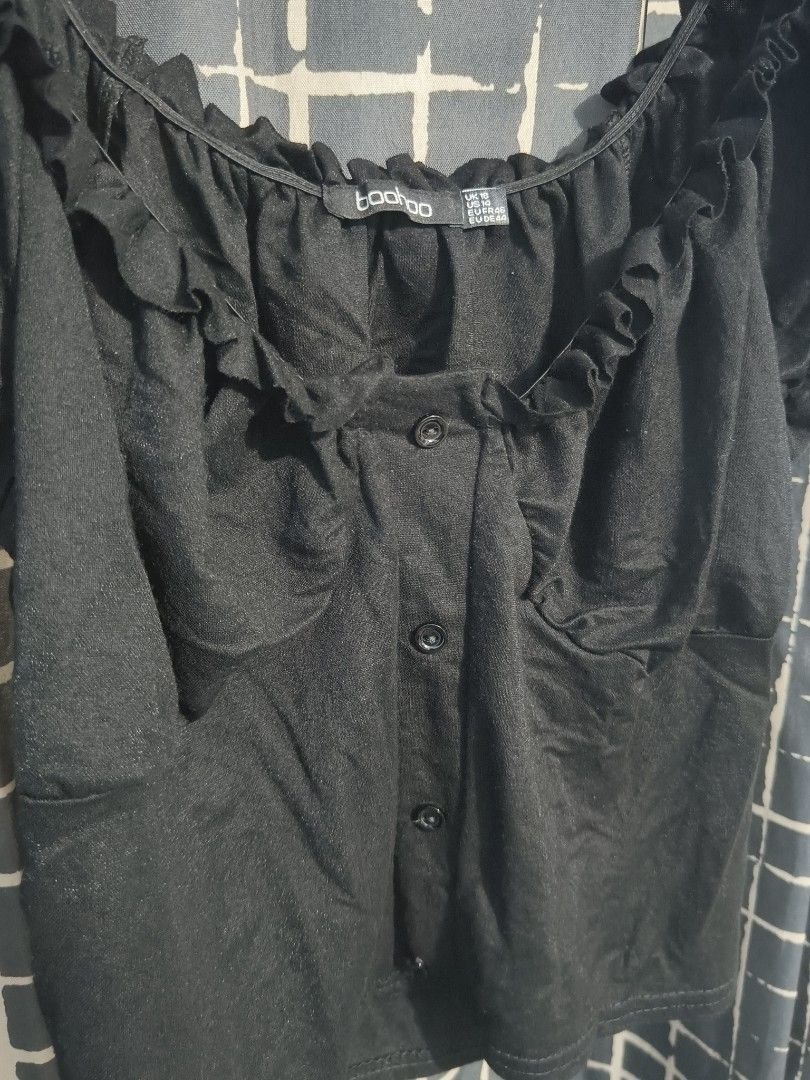 Black top (Category: Blouses) located in Rizal. Submitted by jaimsolshop (Listing ID 1461956641, Image 2). Description: Black top Toohoo brand Medium Size.