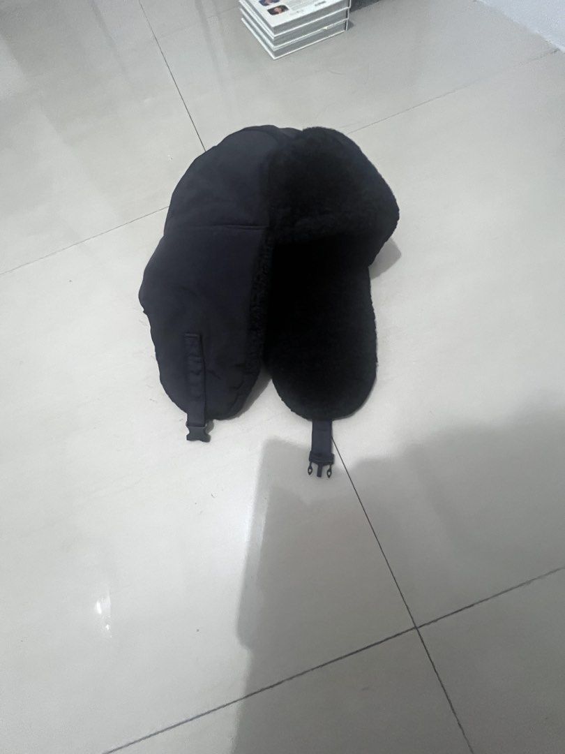 Black Trapper Hat Ushanka with Faux Fur Lining (Category: Caps & Hats) located in Caloocan City. Submitted by guaconerva97479 (Listing ID 1461963827, Image 2). Description: - Warm black trapper hat - Features ear flaps with buckle closure - Soft faux fur lining inside for extra warmth - Perfect for cold weather - One size fits most.