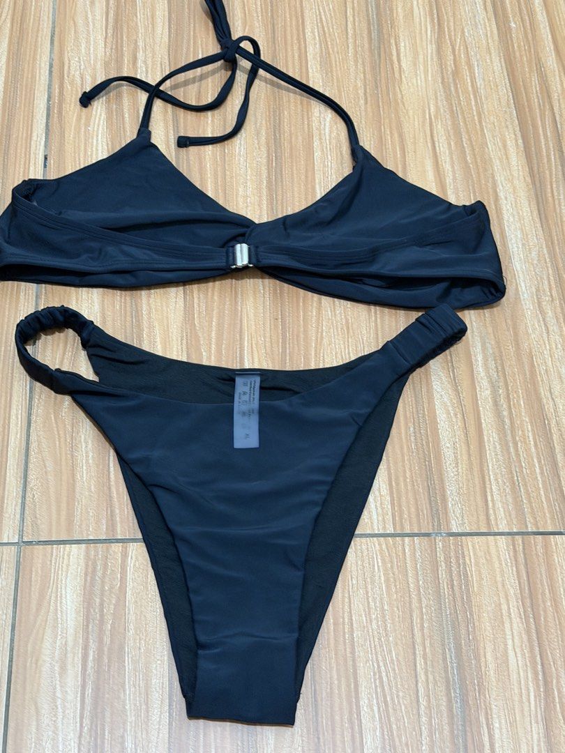 Black Twist Front Halter Bikini Set XL (Category: Bikinis & Swimsuits) located in San Mateo. Submitted by shane2208 (Listing ID 1461806889, Image 2). Description: USED ONCE ANG TOP - Black bikini set - Twist front halter top with metal clasp - High-cut bottoms with side ring detail - Size: XL - Made in China.