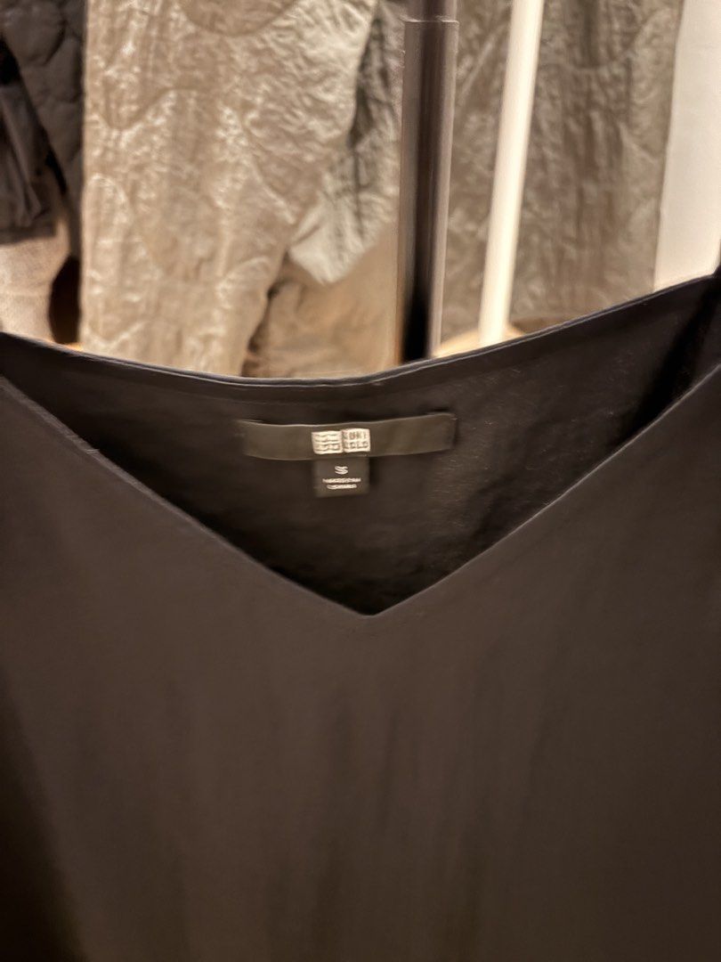 Black V-Neck Camisole Top (Category: Sleeveless) located in Mandaluyong City. Submitted by boopiefinds (Listing ID 1461978251, Image 2). Description: .