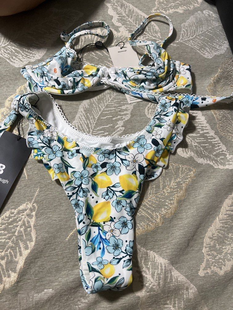 Blackbough Candice Underwire Top/Limoncello-M (Category: Bikinis & Swimsuits) located in Iloilo. Submitted by tttkhk (Listing ID 1461944433, Image 3). Description: Top size small Bottom size medium .