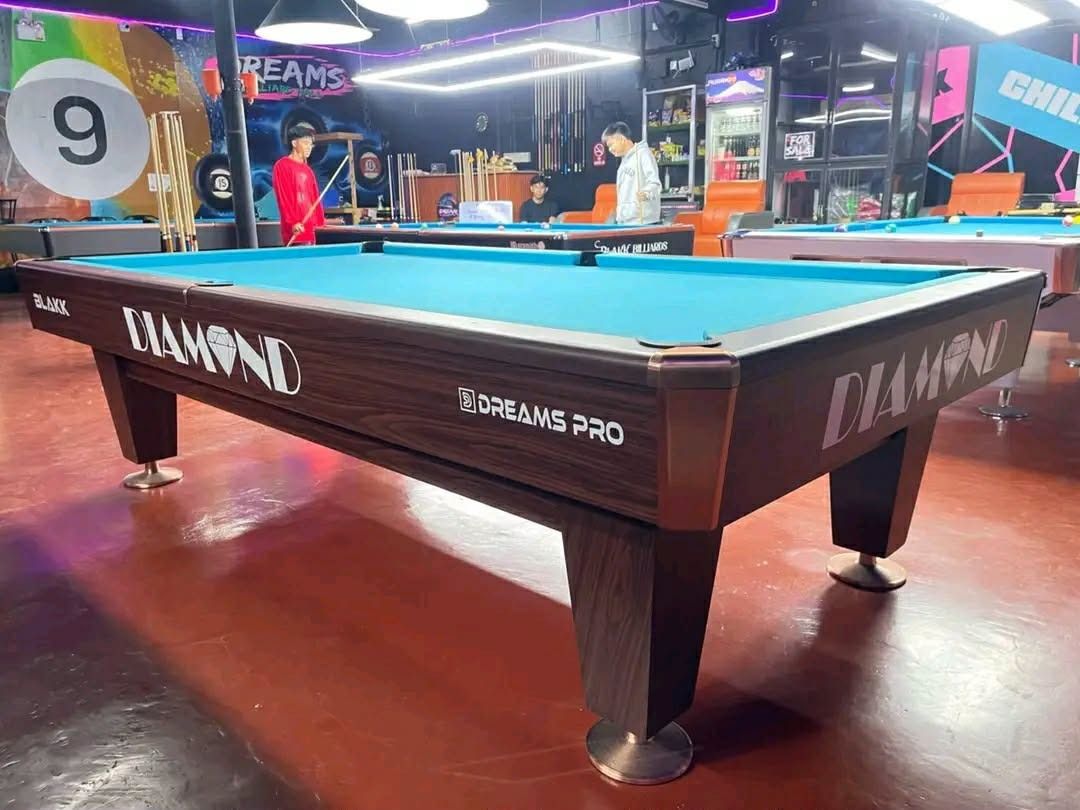 Blakk Diamond 8 Billiard Table ! (Category: Billiards and Bowling) located in Iloilo. Submitted by maling13 (Listing ID 1461856773, Image 3). Description: - Blakk Diamond 8 Billiard Table - Classic and elegant wood finish - Features the iconic Diamond branding - Suitable for home game rooms or commercial use - Ready for immediate play.