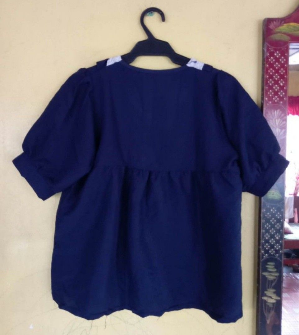 Blouse Navy Blue Size: Med-Large (Category: Blouses) located in Navotas City. Submitted by vanilla_sandalwood (Listing ID 1461808795, Image 3). Description: -No Brand -Like New -Good Condition -Size: Med-Large -No flaws.