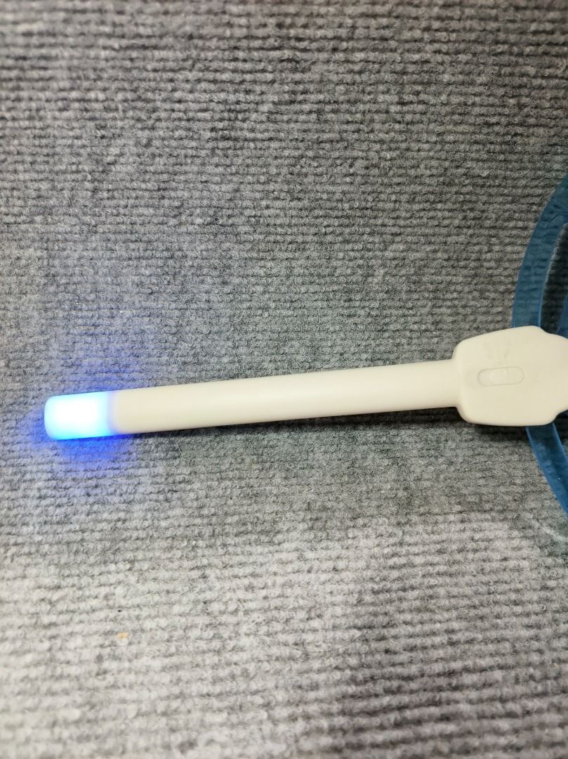 Blue LED Light Wand with Holographic Orb (Category: Occasions & Party Supplies) located in San Leonardo. Submitted by burgossanleonardo.12345 (Listing ID 1461831288, Image 2). Description: - Bright blue LED light wand - Features a holographic orb with a cool, reflective design - White wand with a comfortable grip - Ideal for parties and events - A unique and eye-catching accessory.