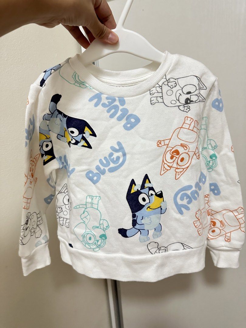 Bluey Kids' Sweater Size 2T (Category: Babies & Kids Fashion) located in Valenzuela. Submitted by shopwithmika (Listing ID 1461954753, Image 1). Description: - White long-sleeved sweater for kids - Features an all-over Bluey character print - 'Bluey' text printed in blue - Made in China - Ideal for young Bluey fans.