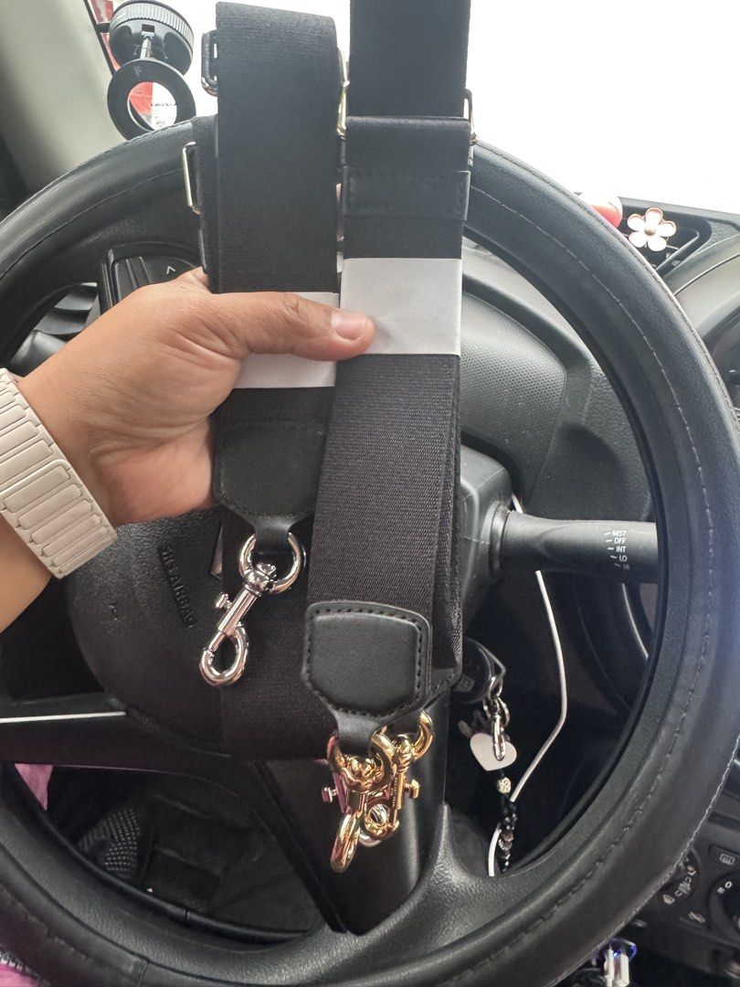 BNEW Marc Jacobs Sling Gold & Silver (Category: Cross-body Bags) located in Polomolok. Submitted by matabako (Listing ID 1461865211, Image 3). Description: BNEW MJ Sling.