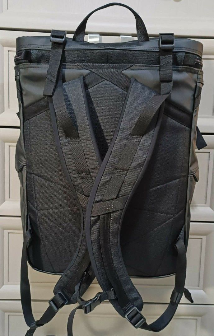 Bnew TNF fusebox basecamp with pouch (Category: Backpacks) located in Quezon City. Submitted by thirdeedimensionsii. (Listing ID 1461973938, Image 2). Description: Bnew Legit TNF fusebox basecamp II with detachable pouch for only 4599php. 9k plus orig store price. DM me. QC loc. Can ship nationwide..