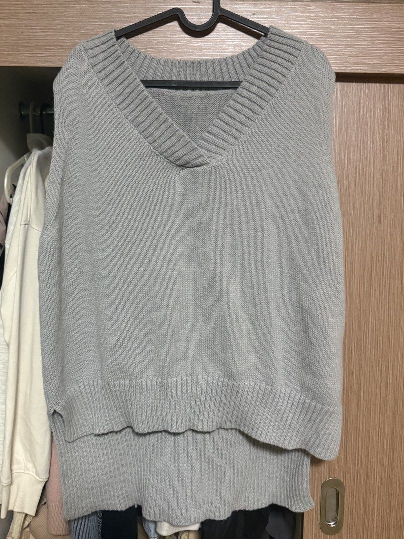 [BNWOT] Gray Knit Vest (Category: Coats, Jackets and Outerwear) located in Paranaque City. Submitted by marjdom23__ (Listing ID 1461918543, Image 1). Description: • Never worn but has no tags as it was only bought online • No flaws whatsoever, good as new • Best fit L-XL.