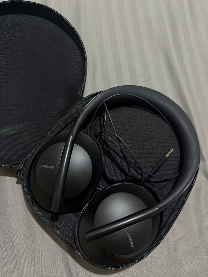 Bose Original NC 700 Headphones (Category: Headphones & Headsets) located in Mandaluyong City. Submitted by lancesilayan (Listing ID 1461902727, Image 1). Description: - Bose Headphones (Black) - Original Hard Case Included - Fully functional, only cushions need replacement.