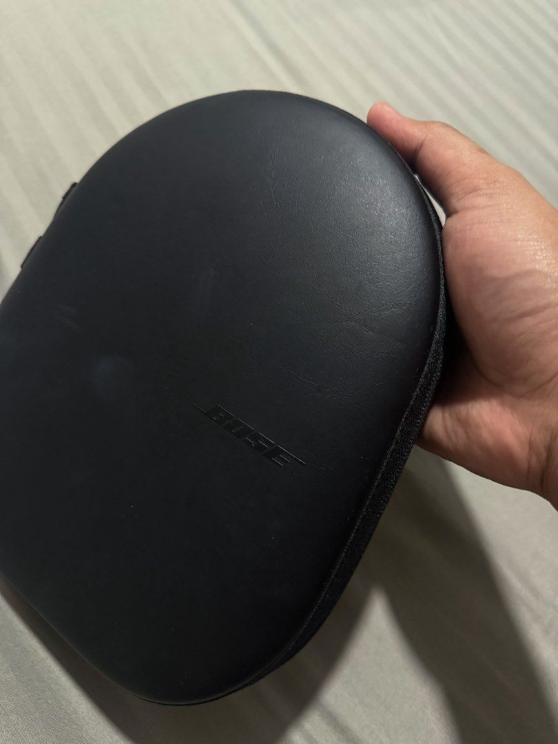 Bose Original NC 700 Headphones (Category: Headphones & Headsets) located in Mandaluyong City. Submitted by lancesilayan (Listing ID 1461902727, Image 2). Description: - Bose Headphones (Black) - Original Hard Case Included - Fully functional, only cushions need replacement.