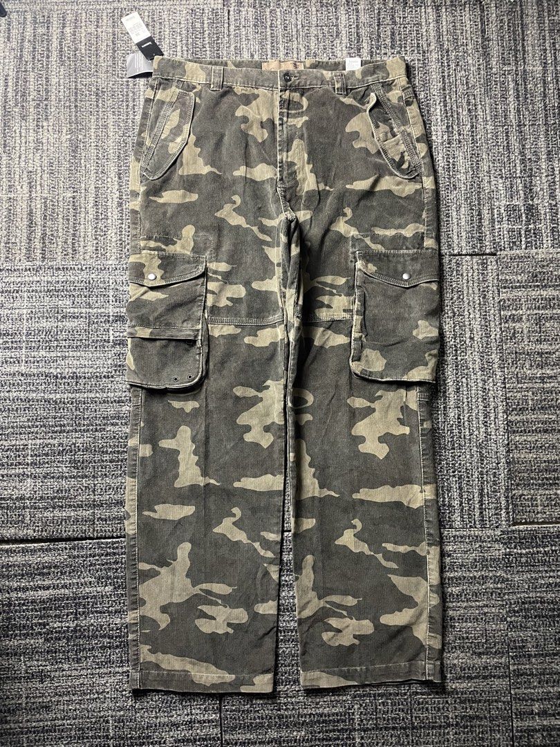 Bossini Camouflage Corduroy Cargo Pants (Category: Jeans) located in Taguig. Submitted by highlows (Listing ID 1461828741, Image 1). Description: size xxl waistline 38 length 45 hem 10 no flaw brand new! 10/10.