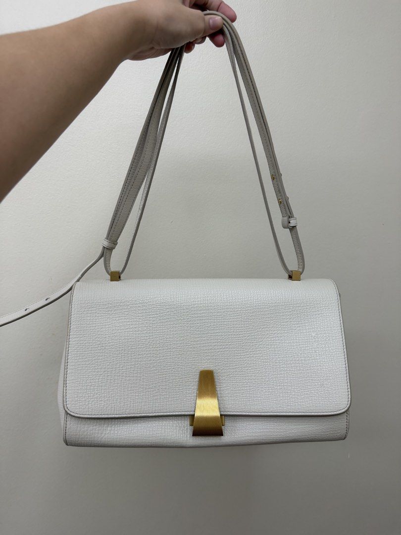 Bottega Veneta 2- way Bag (Category: Luxury Bags & Wallets) located in Manila. Submitted by tashvintagefinds (Listing ID 1461983201, Image 1). Description: - Authentic Bottega Veneta 2- way bag - with entrupy - small dirt marks on the outside / very clean on the inside - slightly nego.