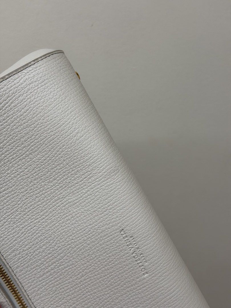 Bottega Veneta 2- way Bag (Category: Luxury Bags & Wallets) located in Manila. Submitted by tashvintagefinds (Listing ID 1461983201, Image 3). Description: - Authentic Bottega Veneta 2- way bag - with entrupy - small dirt marks on the outside / very clean on the inside - slightly nego.