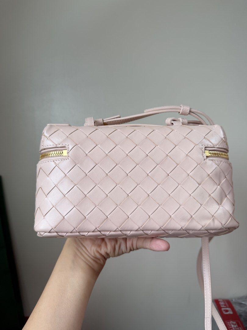 Bottega Veneta Bang Bang (Category: Luxury Bags & Wallets) located in Quezon City. Submitted by _cherryontop_ (Listing ID 1461920719, Image 2). Description: BV Bang Bang 9.3-9.5/10 Dust bag,card,authentication .