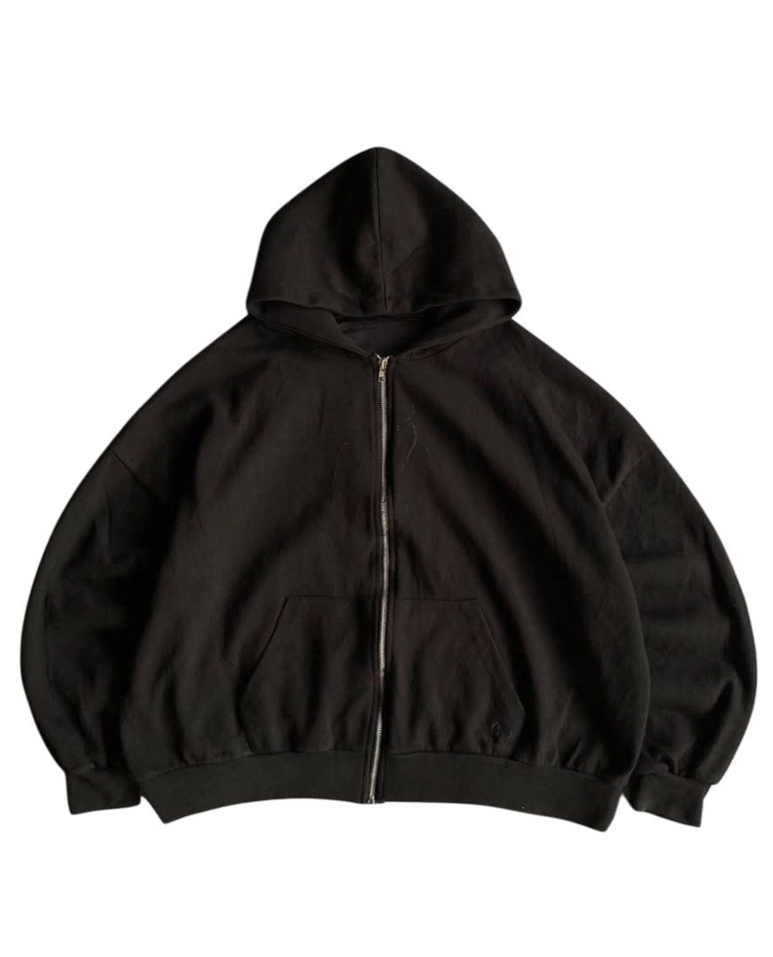 boxy zip up hoodie (Category: Hoodies) located in Manila. Submitted by b4nz76 (Listing ID 1461923582, Image 1). Description: Heavyweight cotton boxy fit Length: 24 Width: 27 (best fit boxy medium) Color: 10/10 Condition: 10/10 Issue: sticker residue (washable).