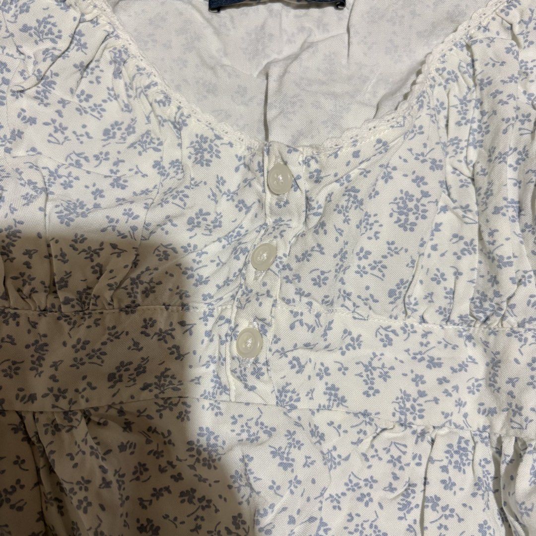 brandy melville ariana floral dress (Category: Dresses) located in Subic. Submitted by shes2pid_ (Listing ID 1461925607, Image 3). Description: brandy melville ariana floral dress ~ small to medium ~ 7/10 condition .