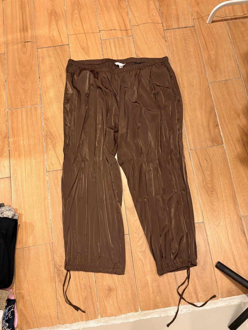 Brown Drawstring Pants (Category: Other Bottoms) located in Mandaluyong City. Submitted by boopiefinds (Listing ID 1461982087, Image 1). Description: .