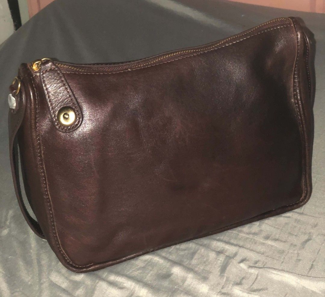 Brown Leather Shoulder Bag with Gold Hardware (Category: Shoulder Bags) located in Manila. Submitted by hollysansh (Listing ID 1461854939, Image 1). Description: - Classic brown leather shoulder bag -Genuine vintage leather - Secure zip closure - Elegant gold-tone hardware - Beautiful leather sheen - Lined interior - Adjustable strap for comfort - Ideal everyday bag.