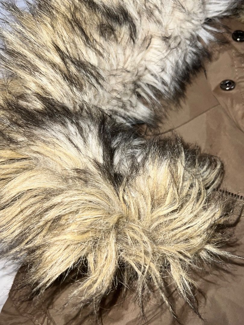 Brown Parka Jacket with Fur Hood (Category: Coats, Jackets and Outerwear) located in Caloocan City. Submitted by elleceeeee (Listing ID 1462002552, Image 2). Description: - Cool brown parka jacket - Features a fluffy fur trim on the hood - Zip and button closure for secure fit - Multiple pockets for convenience - Ideal for colder weather, offering warmth and style.