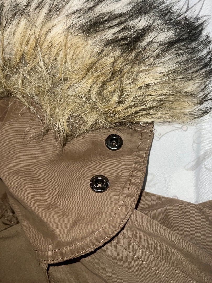 Brown Parka Jacket with Fur Hood (Category: Coats, Jackets and Outerwear) located in Caloocan City. Submitted by elleceeeee (Listing ID 1462002552, Image 3). Description: - Cool brown parka jacket - Features a fluffy fur trim on the hood - Zip and button closure for secure fit - Multiple pockets for convenience - Ideal for colder weather, offering warmth and style.