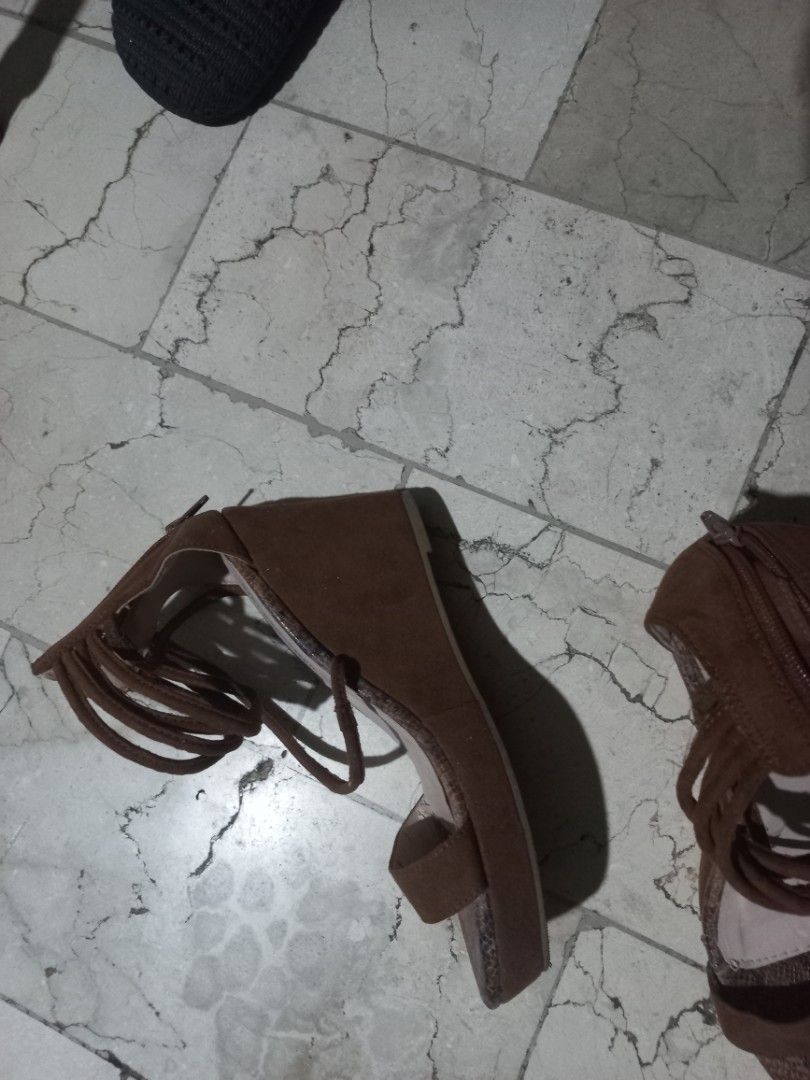 Brown Suede Lace-up Wedge Sandals (Category: Wedges) located in Quezon City. Submitted by msdcshop (Listing ID 1461914393, Image 2). Description: - Brown suede wedge sandals - Lace-up ankle wrap design - Easy back zipper closure - Platform front for added style - Eye-catching snake print sole detail - Size: 35.