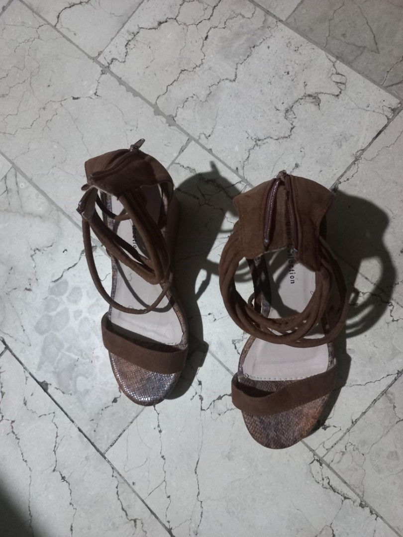 Brown Suede Lace-up Wedge Sandals (Category: Wedges) located in Quezon City. Submitted by msdcshop (Listing ID 1461914393, Image 1). Description: - Brown suede wedge sandals - Lace-up ankle wrap design - Easy back zipper closure - Platform front for added style - Eye-catching snake print sole detail - Size: 35.